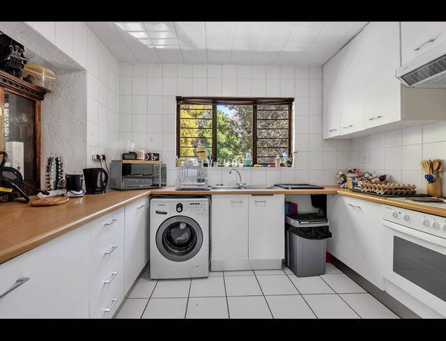 2 BEDROOM APARTMENT FOR SALE IN MELROSE